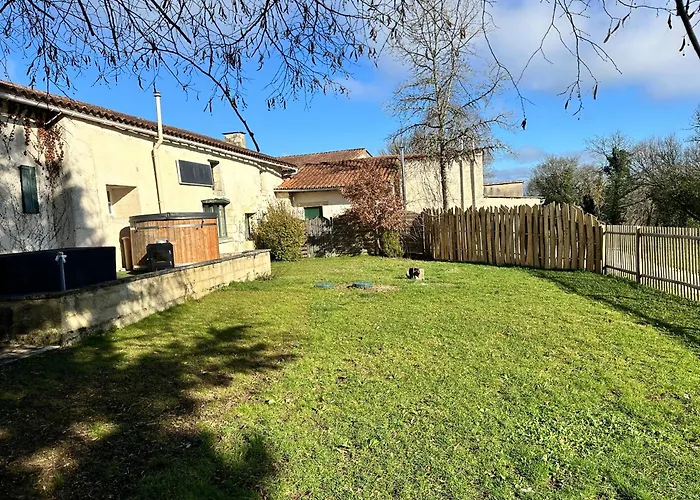 Hébergement de vacances Domaine De La Roche Chabrelle